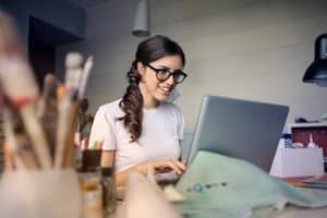 girl-looking-at-computer